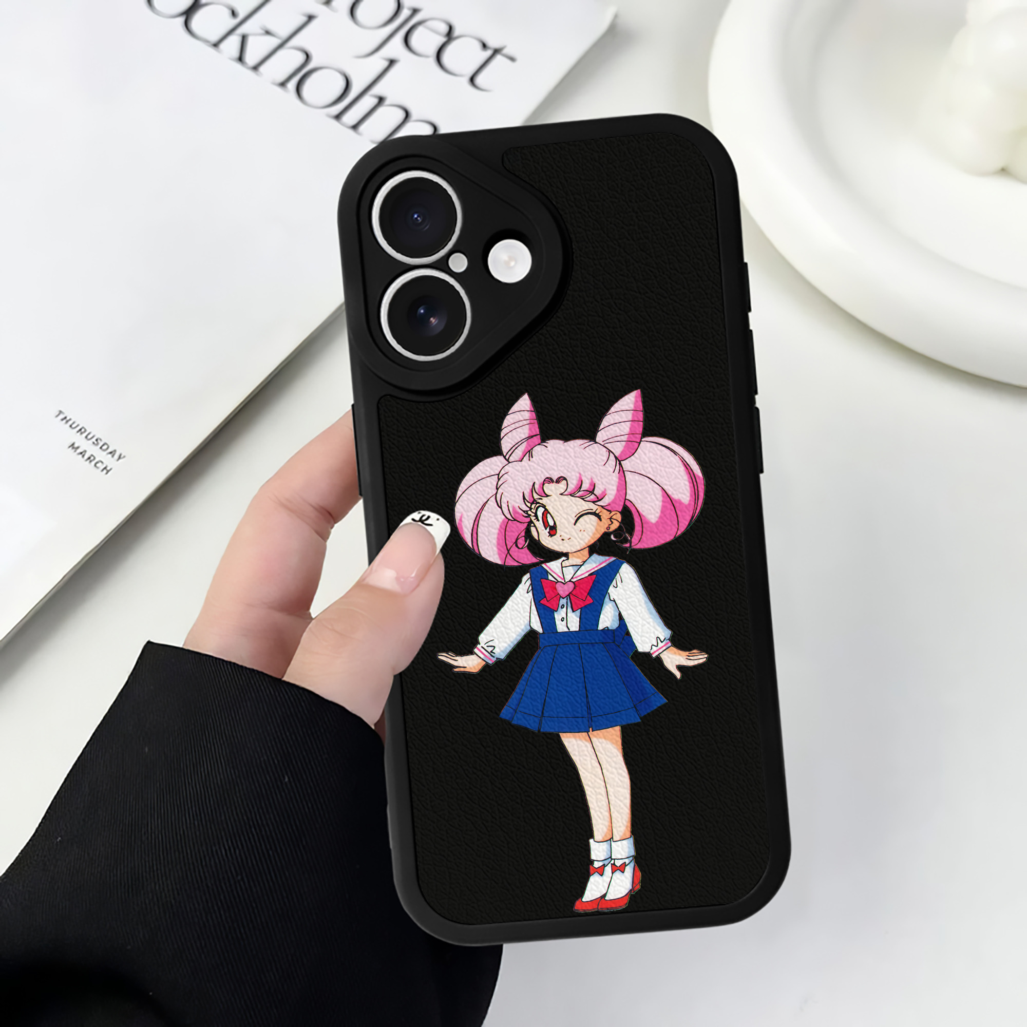（画像用） 美少女戦士セーラームーン ちびうさ Sailor Moon Chibiusa Tsukino Usagi Small Lady Serenity 【iPhone 16シリーズ対応】シリコンスマホケース（レザー調） 材質：シリコン
